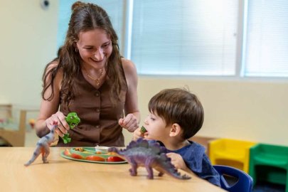 child eating apples and broccoli 
