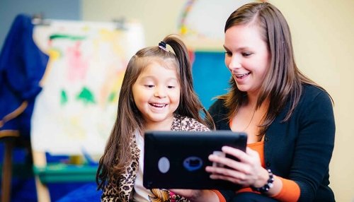 Child learning to read on an tablet