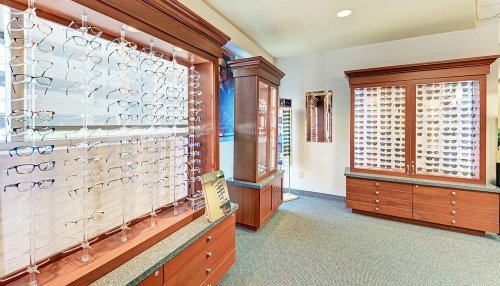 Eye Institute Optical Retail Center