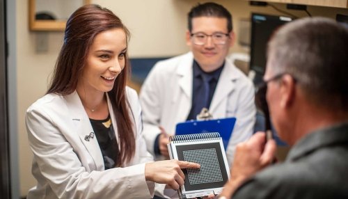 AZ Eye Institute patient with student provider